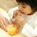Cách cho trẻ uống nước ép trái cây có lợi cho sức khỏe nhất